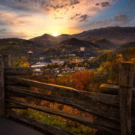 Hidden Creek, Pool Table, Hot Tub, 1089 Free Tickets Each Paid Day, Dollywood And More Gatlinburg Kültér fotó