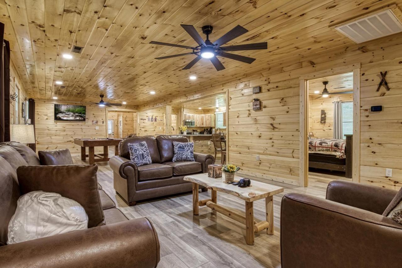 Hidden Creek, Pool Table, Hot Tub, 1089 Free Tickets Each Paid Day, Dollywood And More Gatlinburg Kültér fotó