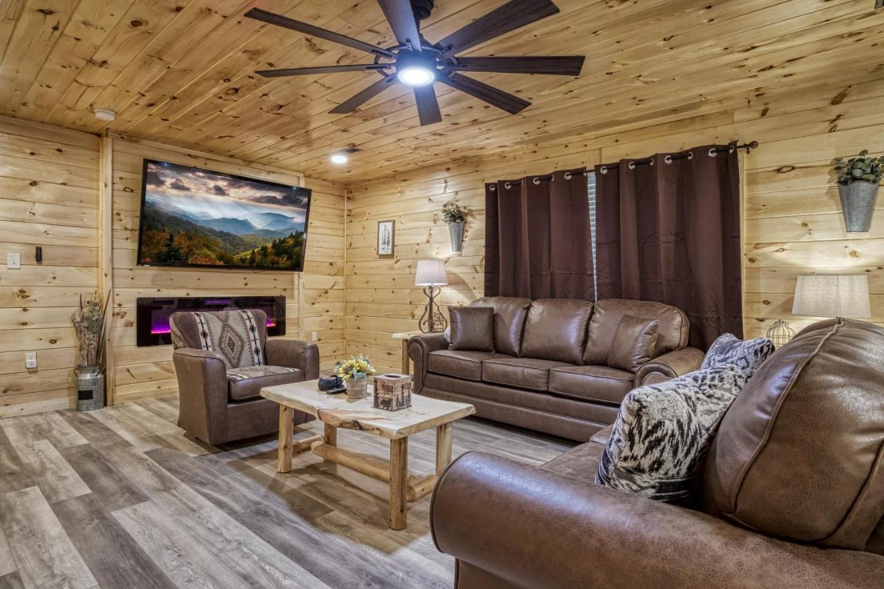 Hidden Creek, Pool Table, Hot Tub, 1089 Free Tickets Each Paid Day, Dollywood And More Gatlinburg Kültér fotó