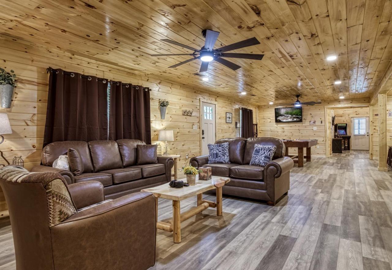 Hidden Creek, Pool Table, Hot Tub, 1089 Free Tickets Each Paid Day, Dollywood And More Gatlinburg Kültér fotó
