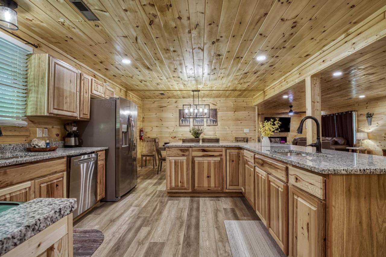 Hidden Creek, Pool Table, Hot Tub, 1089 Free Tickets Each Paid Day, Dollywood And More Gatlinburg Kültér fotó