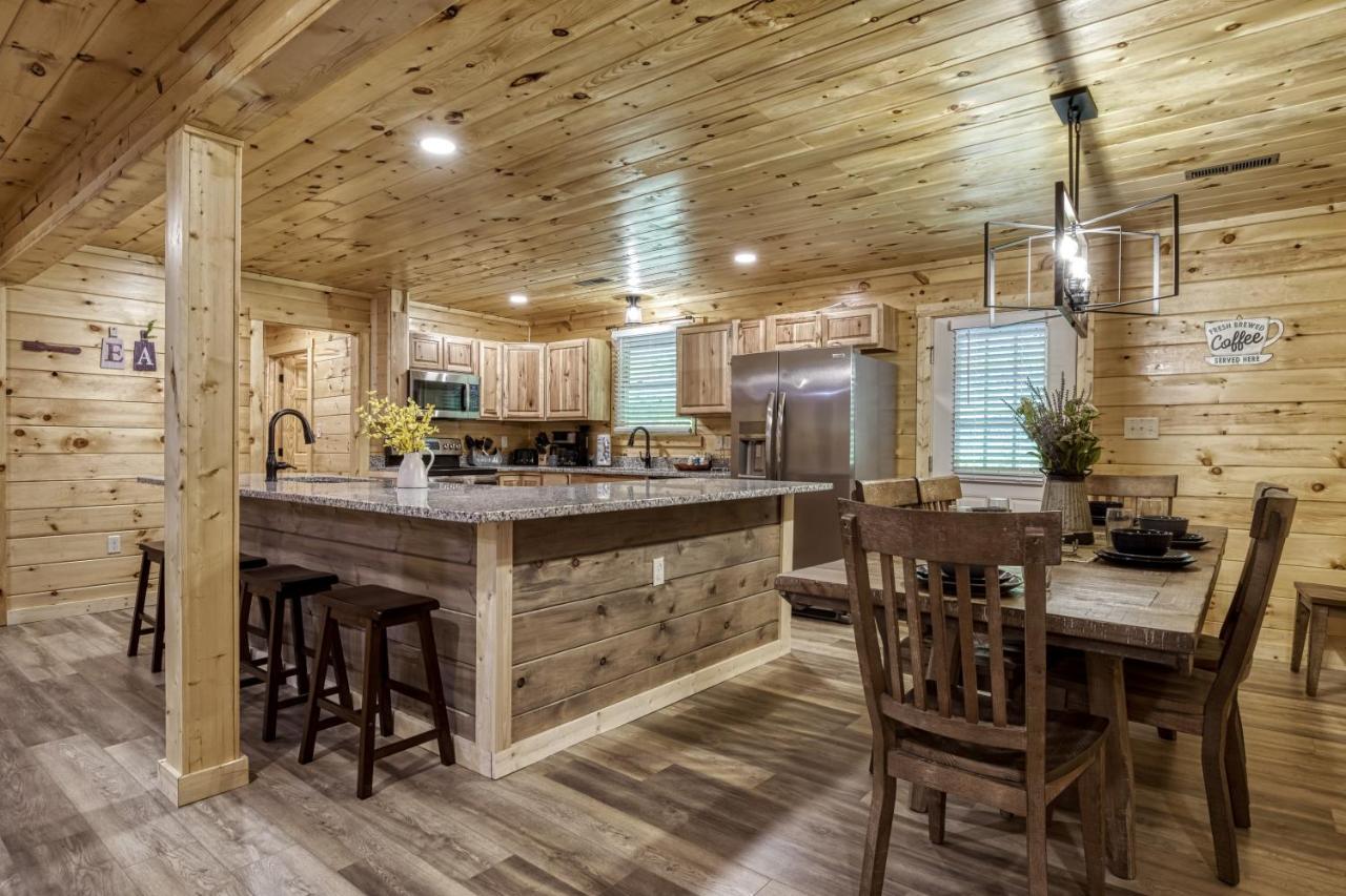 Hidden Creek, Pool Table, Hot Tub, 1089 Free Tickets Each Paid Day, Dollywood And More Gatlinburg Kültér fotó