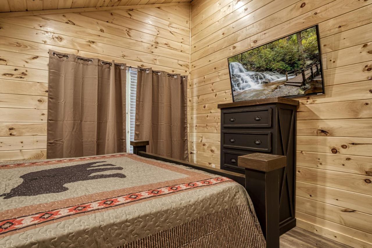 Hidden Creek, Pool Table, Hot Tub, 1089 Free Tickets Each Paid Day, Dollywood And More Gatlinburg Kültér fotó