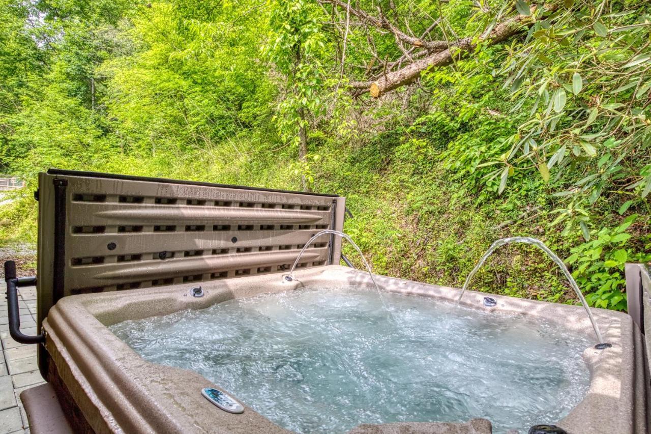 Hidden Creek, Pool Table, Hot Tub, 1089 Free Tickets Each Paid Day, Dollywood And More Gatlinburg Kültér fotó