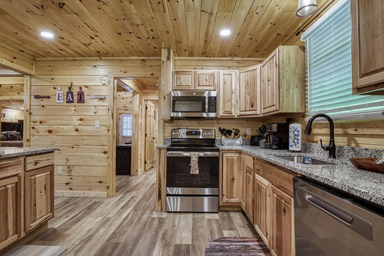 Hidden Creek, Pool Table, Hot Tub, 1089 Free Tickets Each Paid Day, Dollywood And More Gatlinburg Kültér fotó