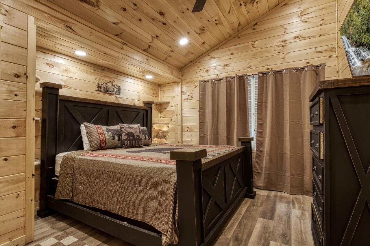 Hidden Creek, Pool Table, Hot Tub, 1089 Free Tickets Each Paid Day, Dollywood And More Gatlinburg Kültér fotó